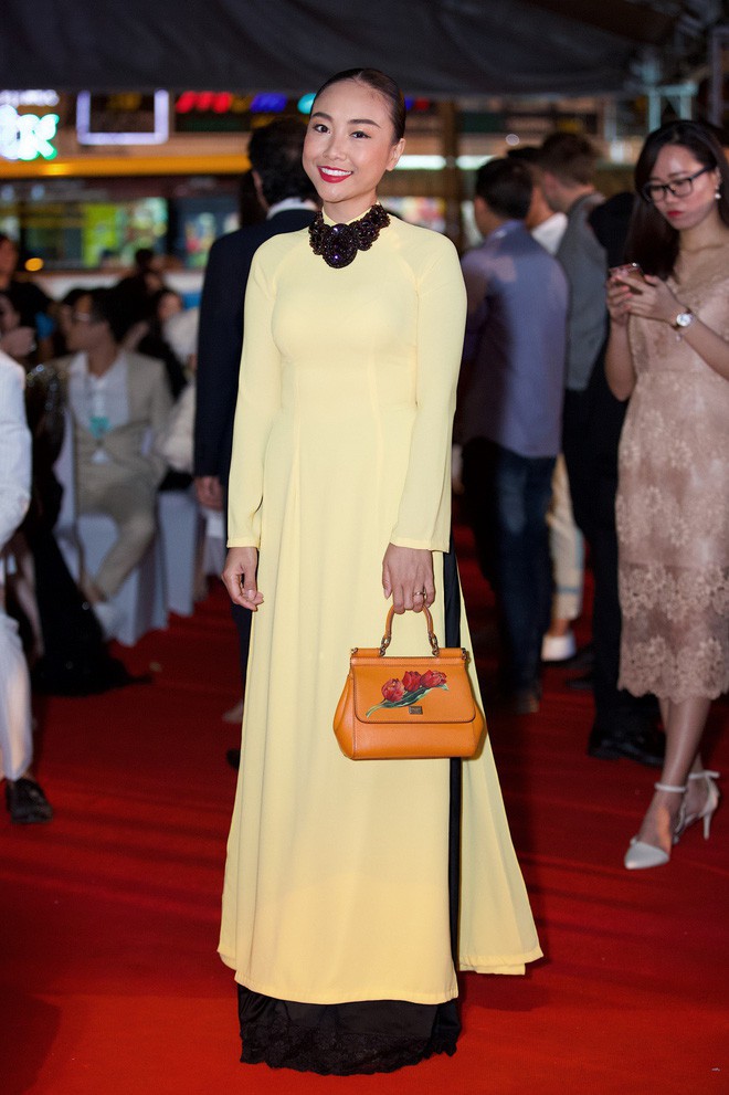 Dàn sao Việt hội tụ trên thảm đỏ Liên hoan phim Việt Nam 2017